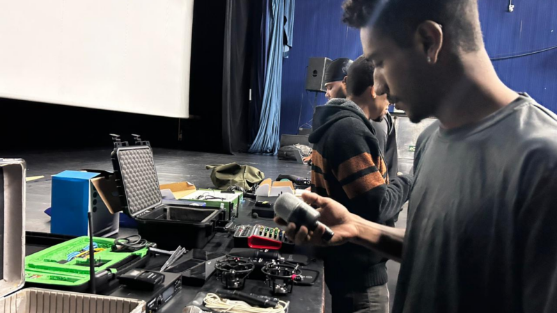Mongaguá recebe oficina gratuita de fotografia: aprenda a criar um mini estúdio para seus produtos