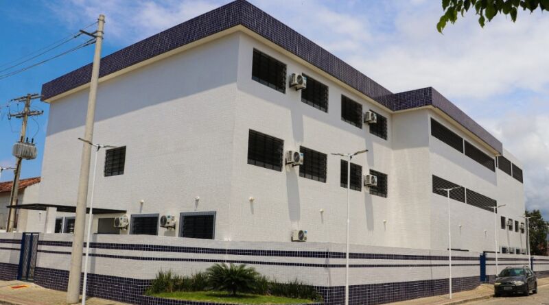 Manifesto: Uma educação largada às traças