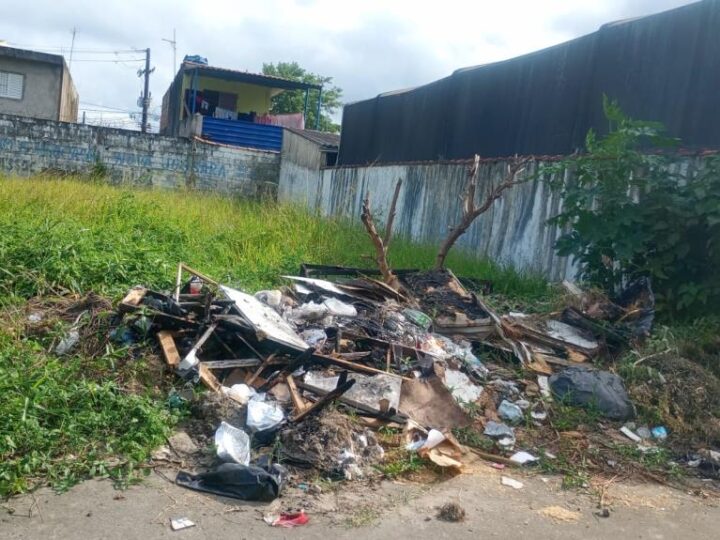 Mongaguá cria programa que paga recompensa a quem denunciar descarte irregular de lixo