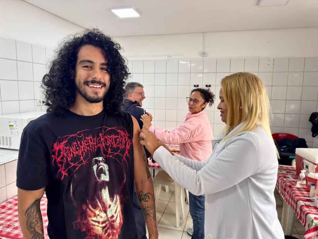 50 servidores de Mongaguá recebem vacina contra gripe em ação no Paço Municipal
