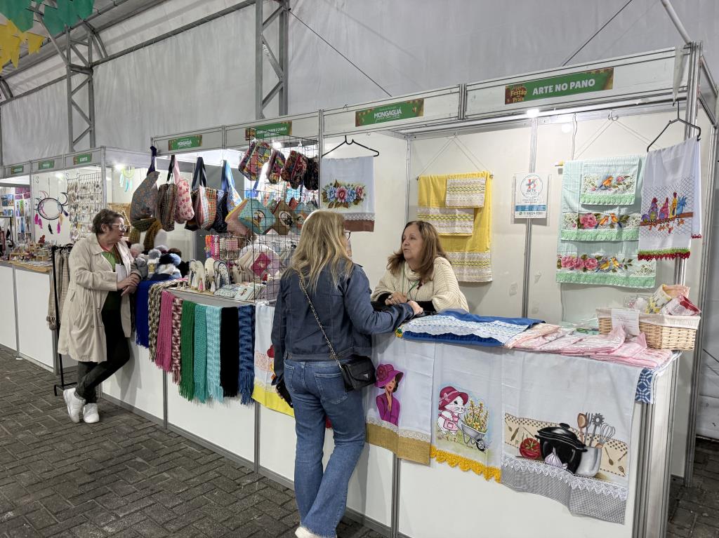 Festão na Praia reúne 90 empreendedores em ação de apoio ao comércio local
