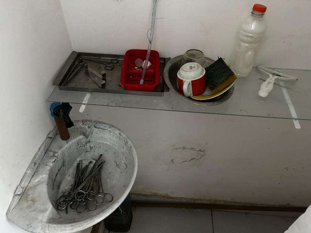 Clínica veterinária irregular com alvará falso é interdita em Jardim Praia Grande