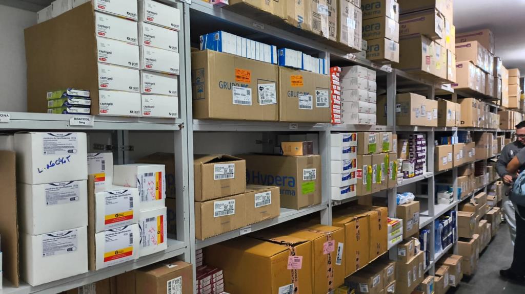 Fiscalização verifica abastecimento de remédios na rede municipal de saúde