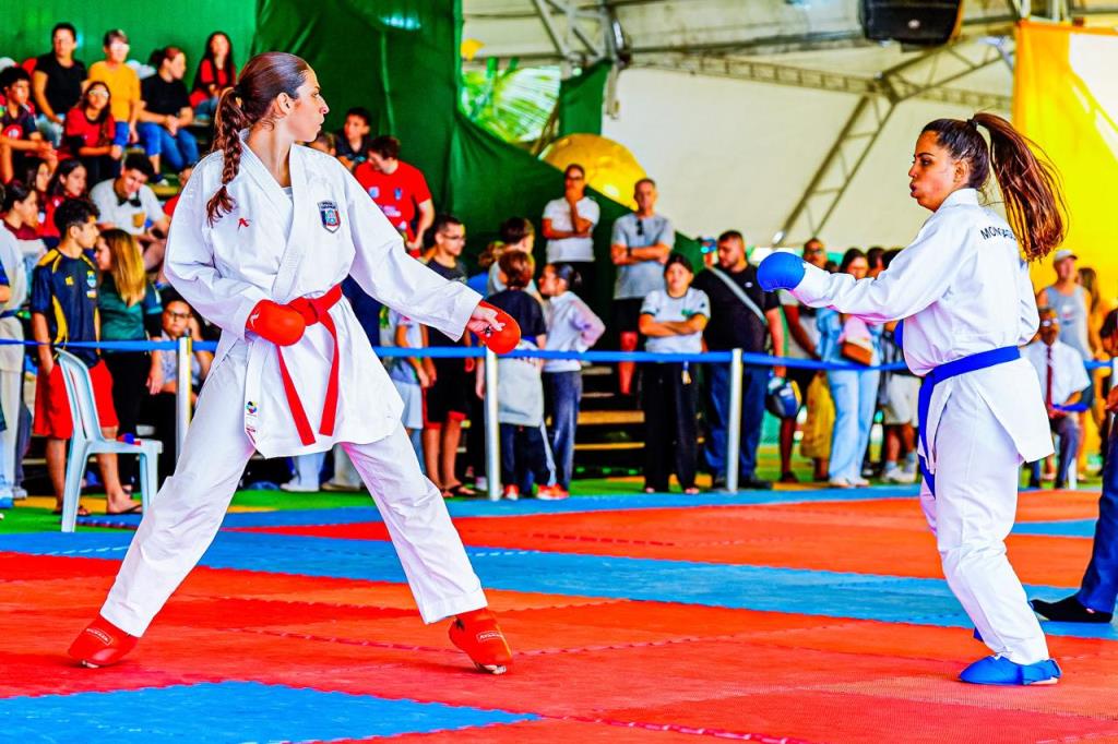 Marcela Valle leva prata de Karatê ao palco dos Jogos Regionais de Mongaguá
