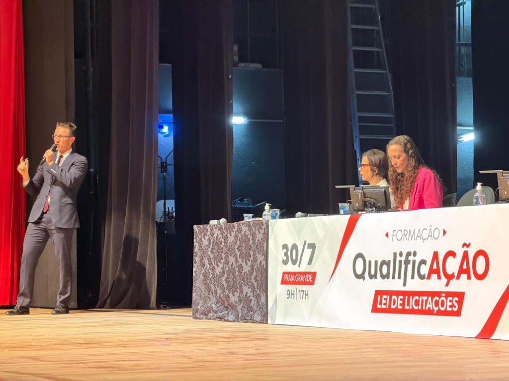Servidores de Mongaguá participam de capacitação sobre licitações e contratos