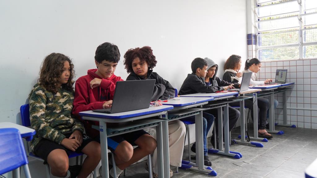 Mongaguá define regras para ensino de computação nas escolas municipais