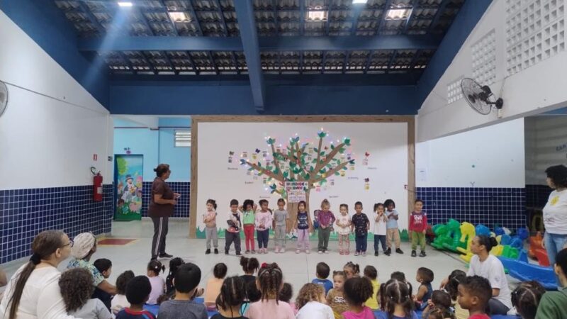 Alunos da Creche Barigui fazem apresentação em ação sobre inclusão