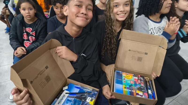 Rede municipal de Mongaguá começa a distribuir kits escolares
