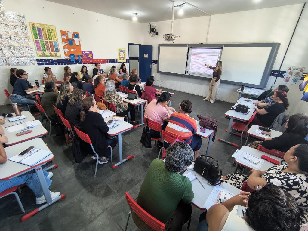 Rede municipal participa de nova etapa de formação do Alfabetiza Juntos em Mongaguá