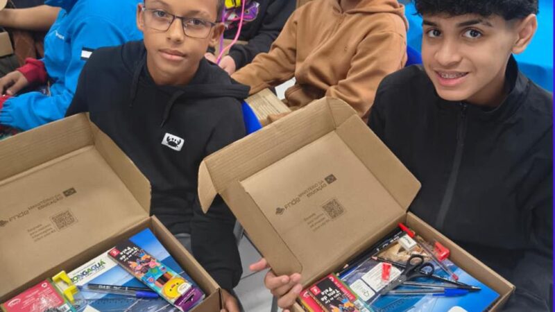 EMEF Hortência recebe kits escolares para 638 alunos em Mongaguá