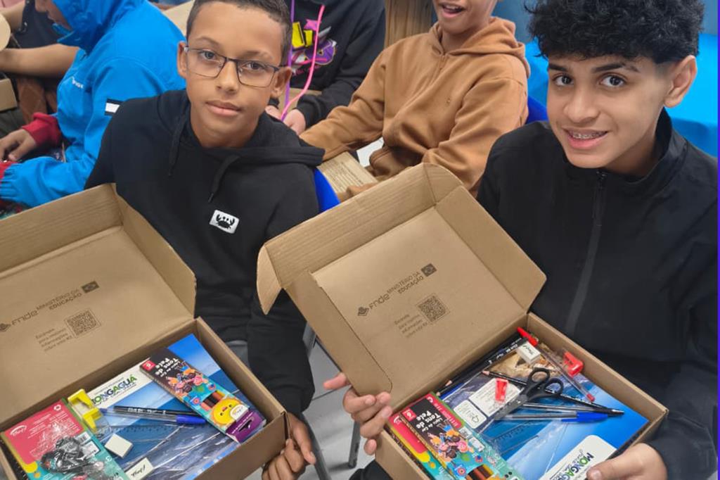 EMEF Hortência recebe kits escolares para 638 alunos em Mongaguá
