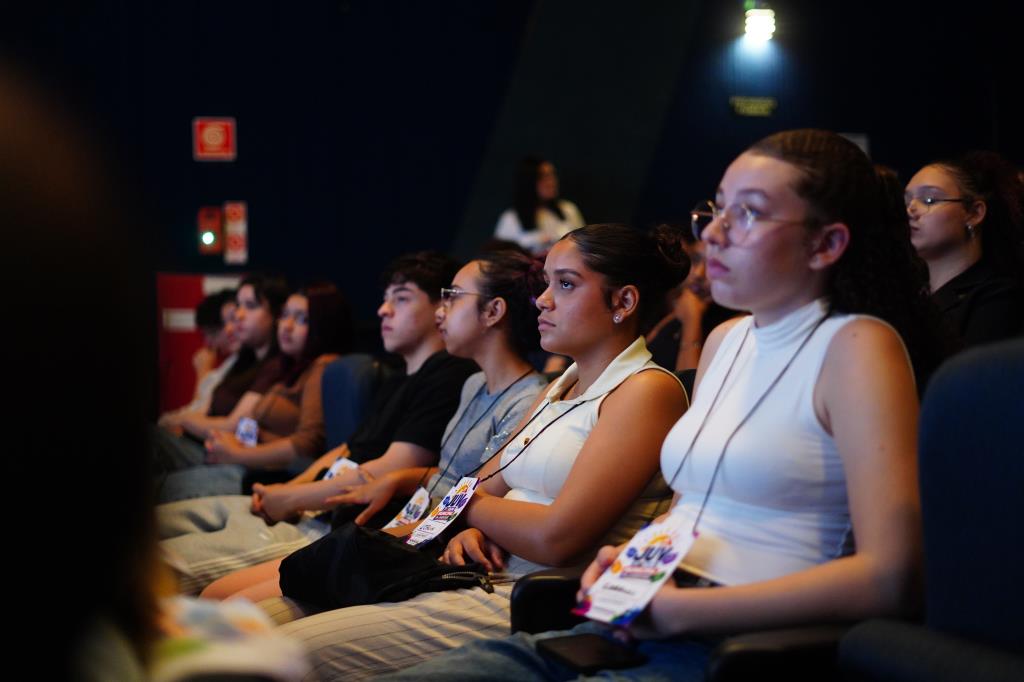 Cursinho gratuito reúne 64 alunos de Mongaguá no início da preparação para o Enem
