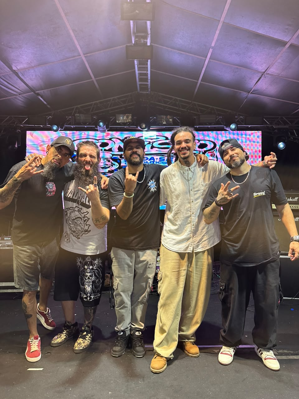 Banda Confisco e Gzuis emocionam público no Burning Fest Mongaguá