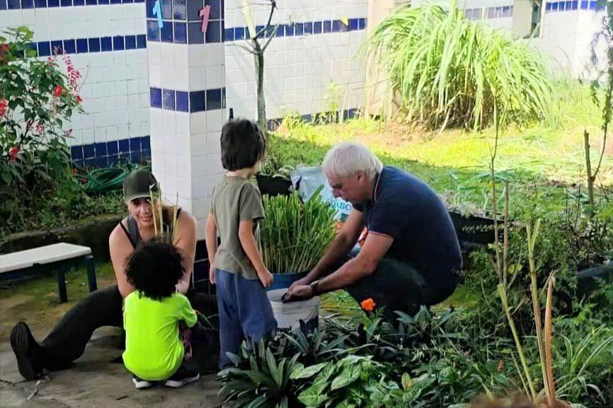 Escolas de Mongaguá iniciam nova fase do Projeto Citronela com produção de mudas