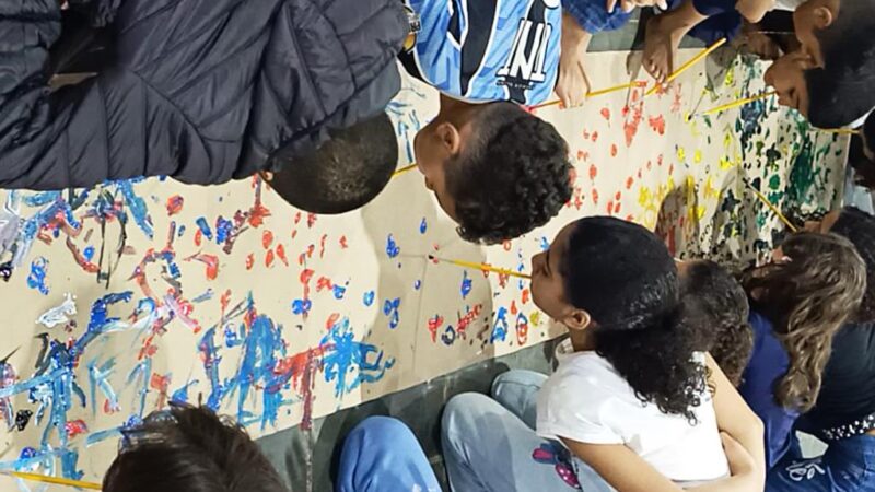 Atividade na EMEIEF Sítio do Pica Pau Amarelo encerra Semana da Inclusão com pintura coletiva