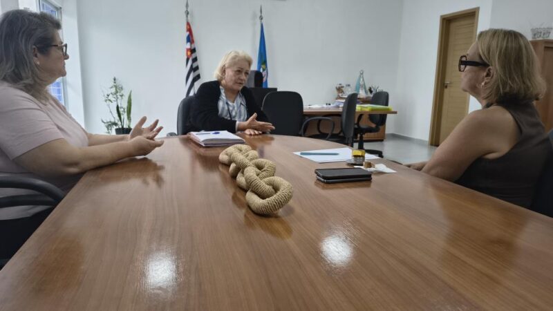 Seduc de Mongaguá recebe nova dirigente regional de São Vicente em reunião oficial