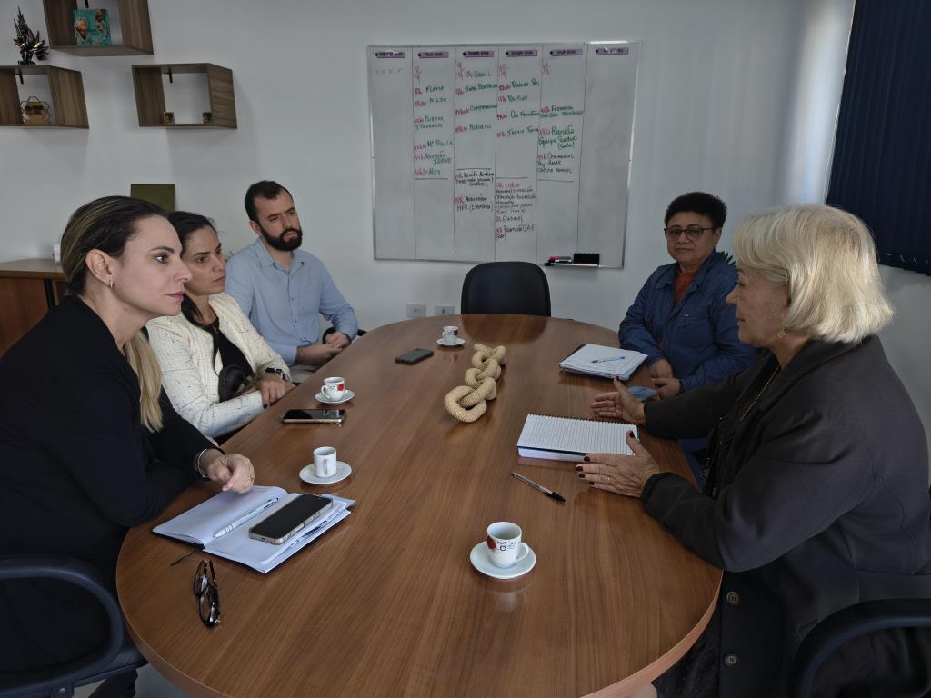 Mongaguá recebe equipe de Bertioga em visita sobre educação