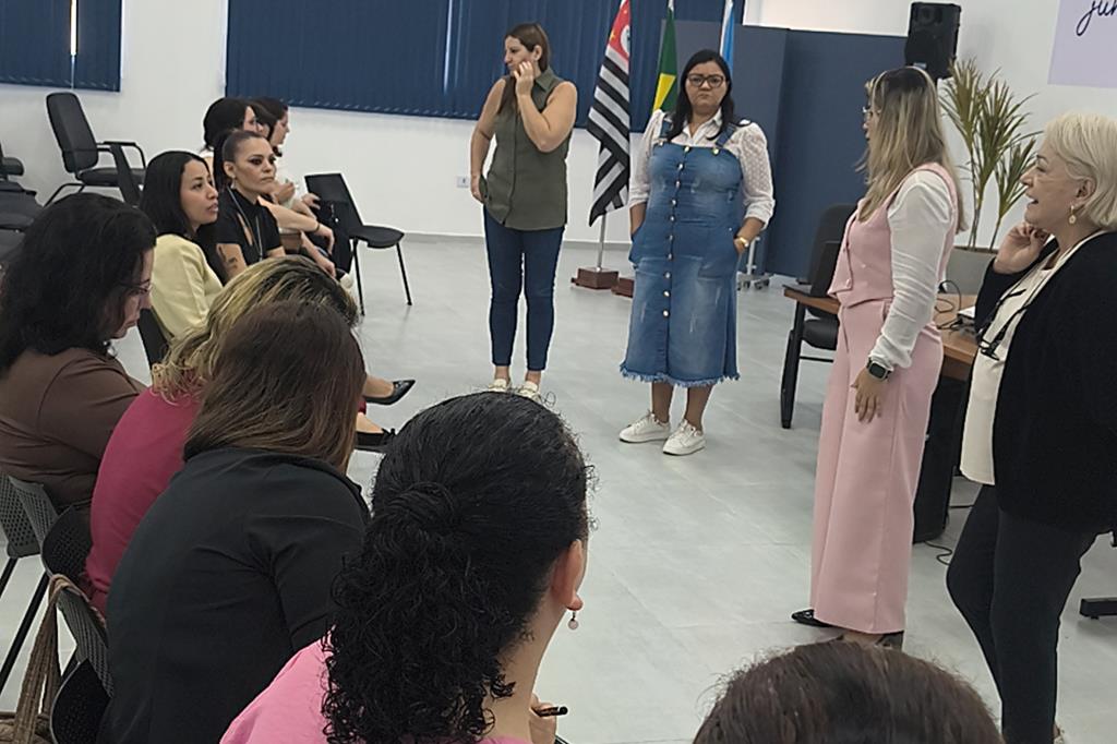 Coordenadores da rede municipal participam de formação sobre fluência leitora em Mongaguá