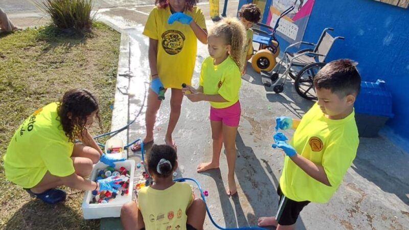 Oficina em Mongaguá vai transformar resíduos recolhidos na praia em trabalhos artísticos